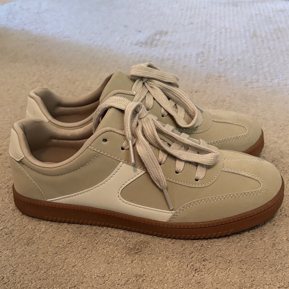 No Boundaries Tan and White Women's Sneakers